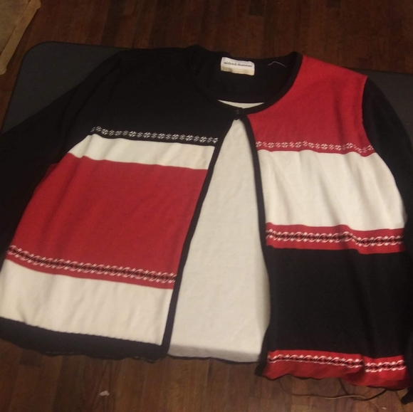 clothes - Picture 2 of 4